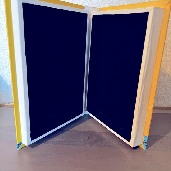 Dr. Seuss storage box - Picture 3 of 4